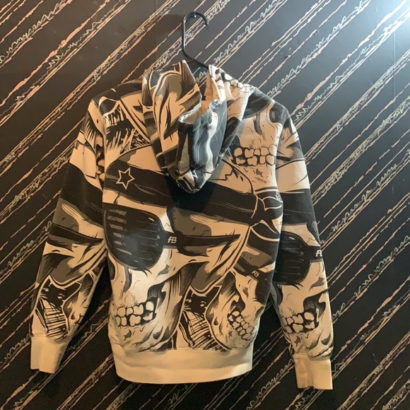 GRAPHIC SKULL ZIP UP HOODIE - Picture 2 of 3
